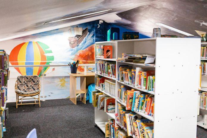 Hispanic Children's Books Bookshelves in Library | Hispanic Children's Books
